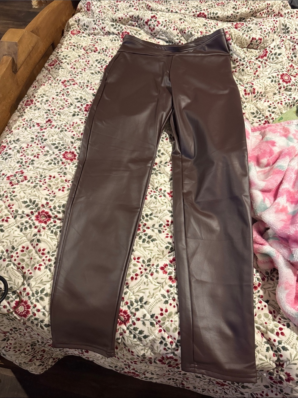 NWOT Faux Leather leggings in Deep Brown